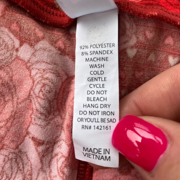 LULAROE Women’s Red Rose and Heart Pattern Leggings EUC SIZE TC2 18+ - Picture 4 of 5